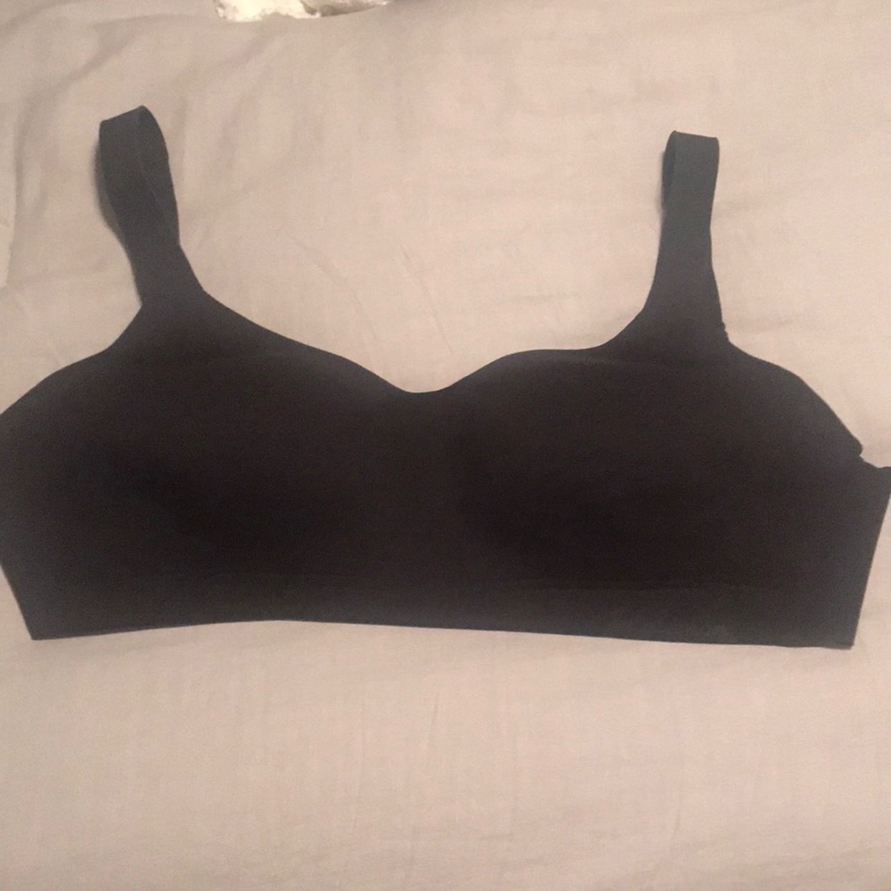 LuLuLemon bra 34E (DD). Good condition
